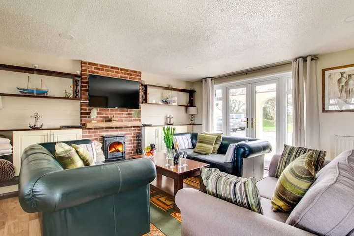 Tastefully Decorated Holiday Home With Bright Conservatory and View of the Country Estate