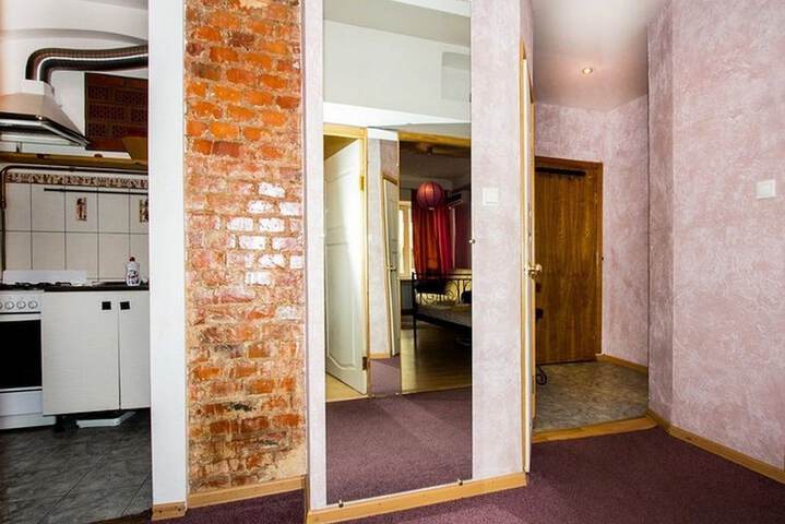 Room 3 of 28