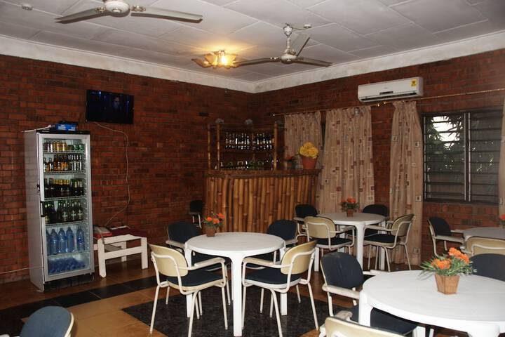 Lounge 18 of 22