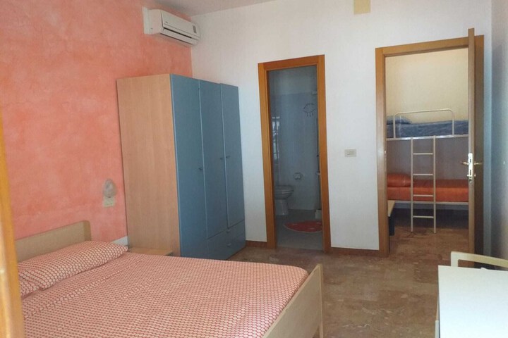 Room 2 of 17