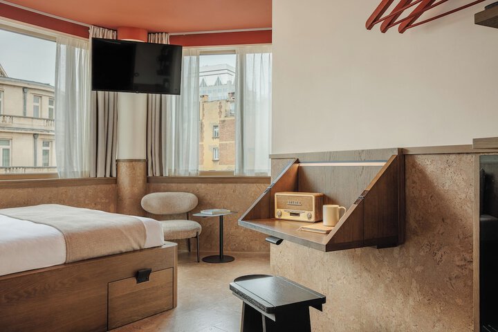 Room 17 of 48