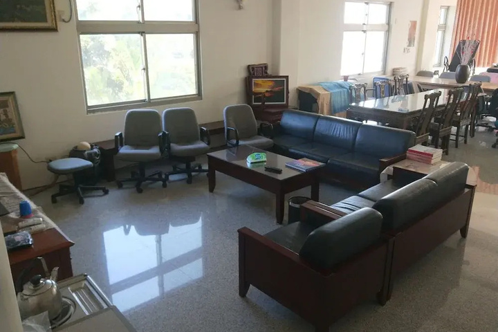 Room 8 of 10