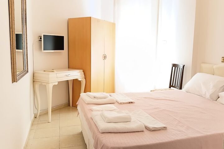 Room 9 of 14