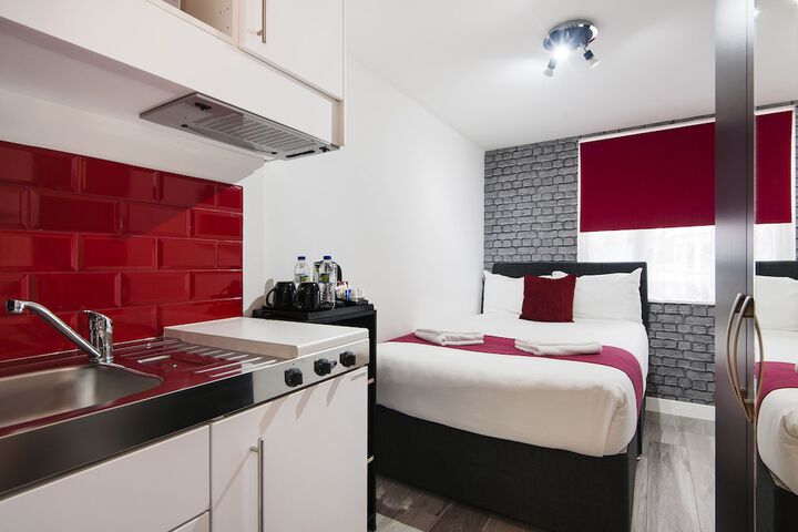 Room 17 of 40
