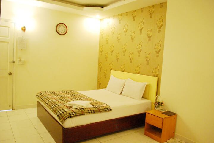 Room 5 of 32