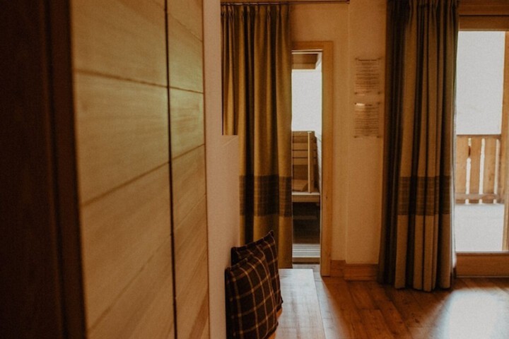Room 11 of 112