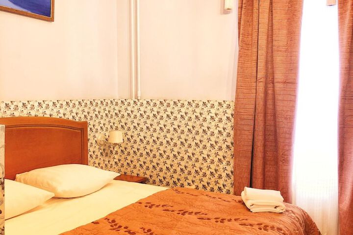 Room 28 of 62