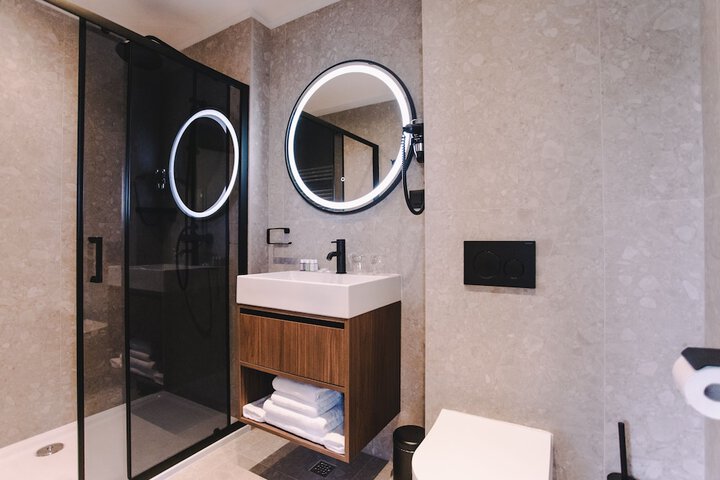 Room 42 of 58
