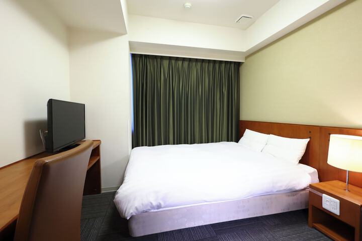 Room 7 of 65
