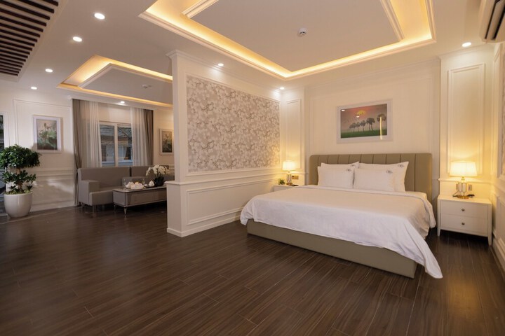 Room 16 of 48