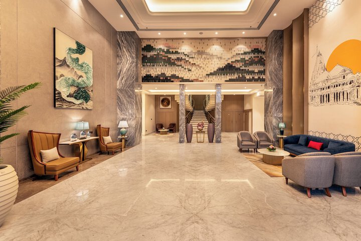 Entrance & Lobby