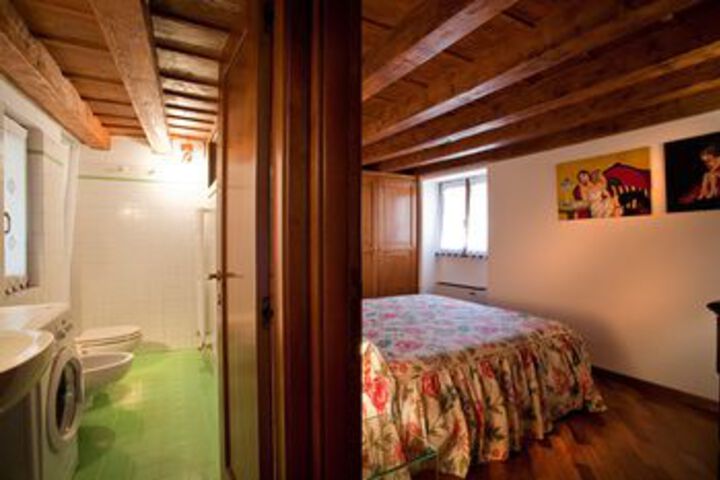 Room 10 of 27
