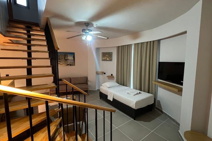 Room 6 of 20