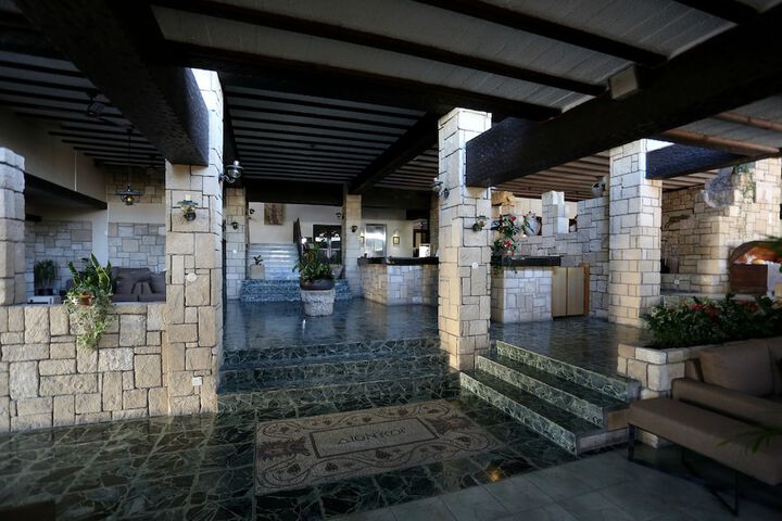 Entrance & Lobby