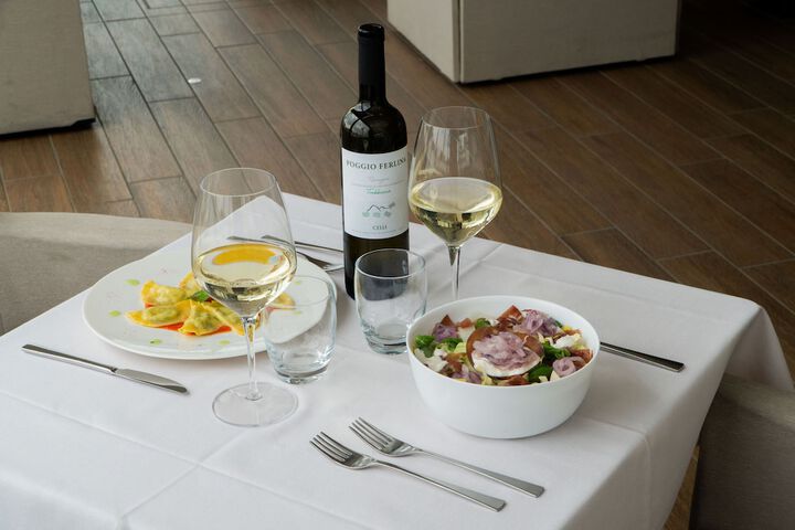 Dining 53 of 71