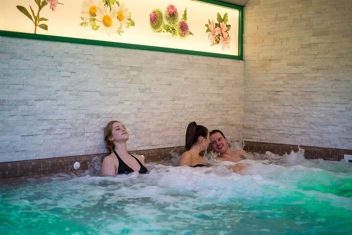Hot Tub 19 of 32