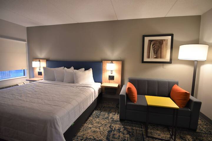1 King Bed (1 of 20)