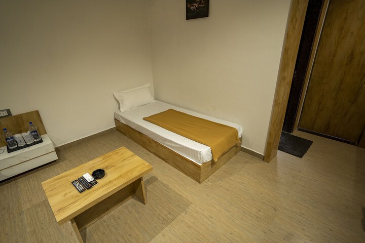 Room 8 of 65