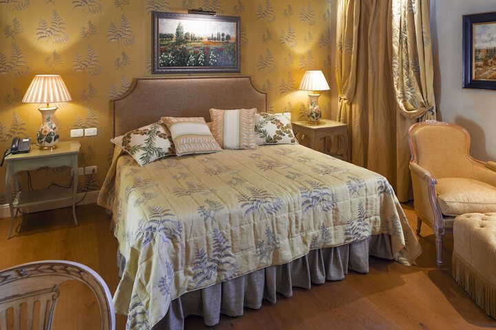Room 2 of 81