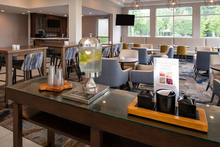 Lobby lounge