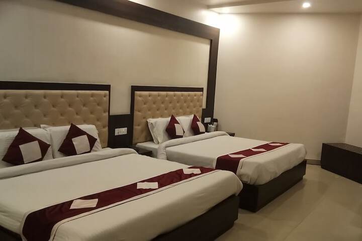 Room 13 of 23