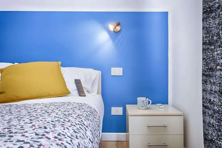 Room 4 of 12