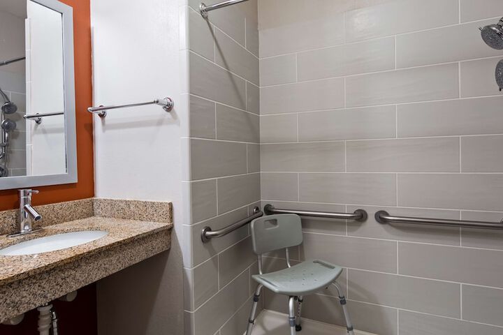 Accessible 1 King Mobility Accessible Communication Assistance Roll in Shower Ful (4 of 14)