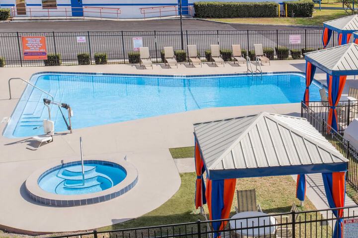 Hotel Pool