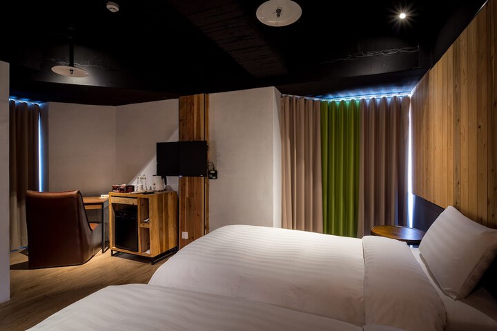 Room 10 of 77