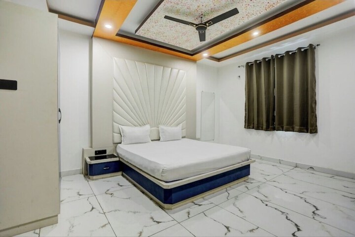 Room 13 of 36