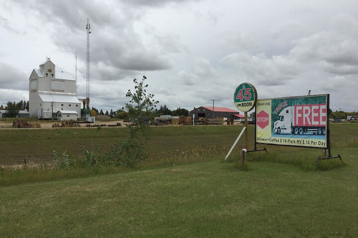 Hotel Exterior 11 of 17