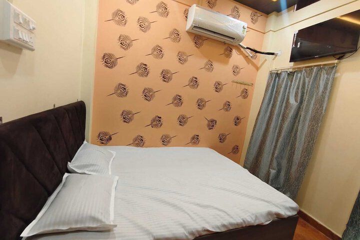 Room 3 of 16