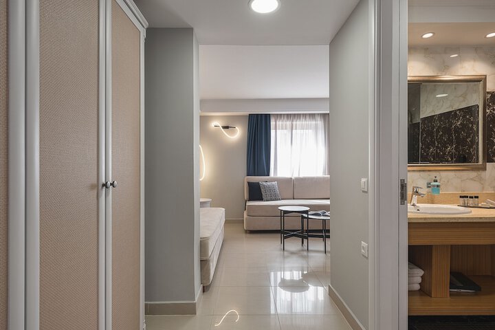 Room 20 of 166