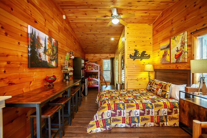 Room 4 of 16
