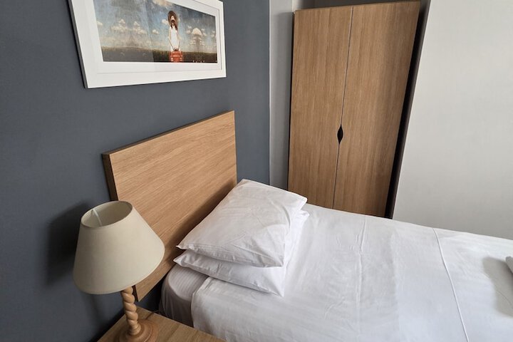 Room 15 of 26