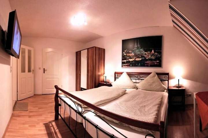 Room 15 of 62
