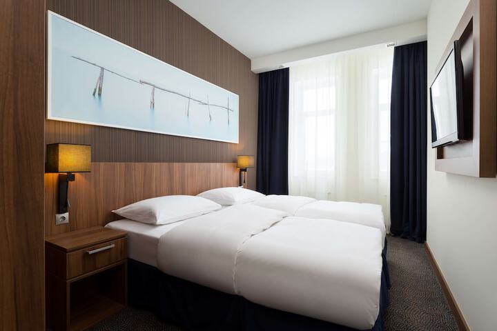 Room 26 of 275