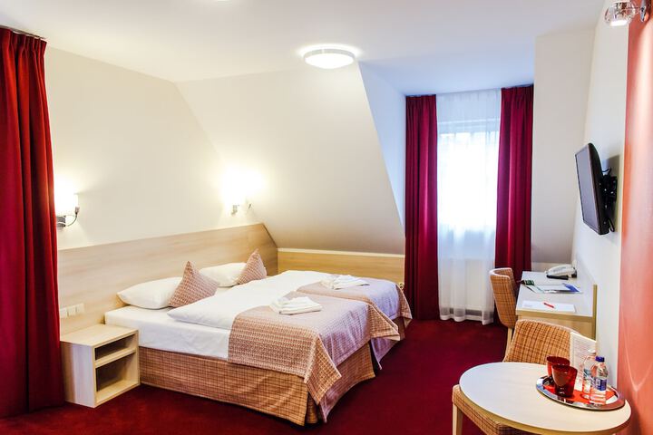 Room 10 of 92
