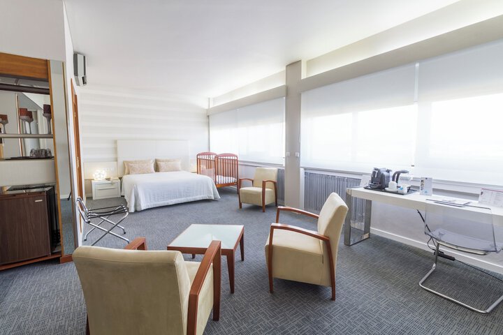 Room 16 of 42