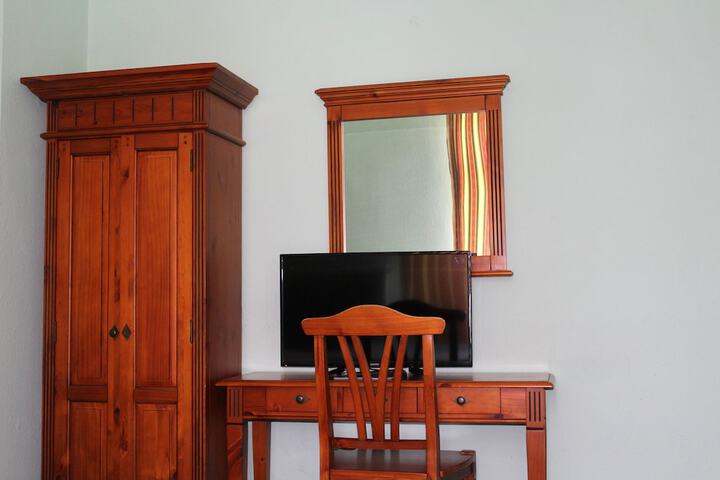 Room 11 of 28