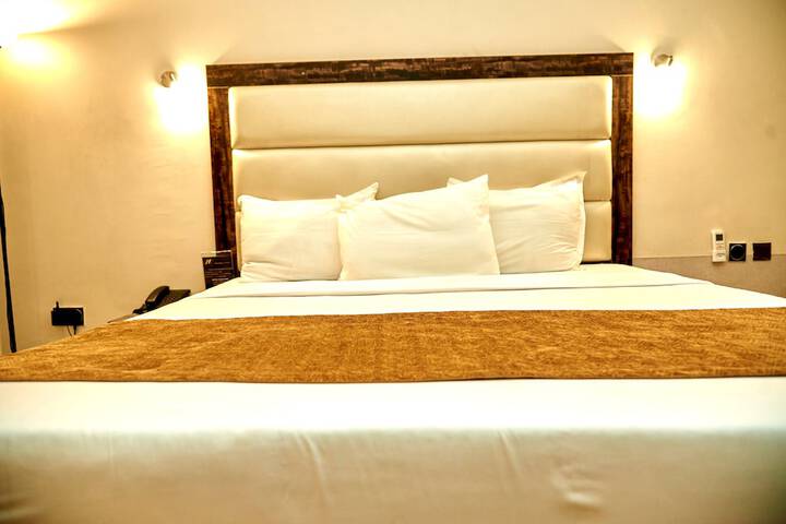 Room 8 of 35