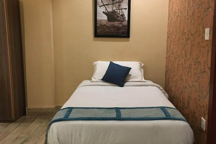 Room 6 of 33