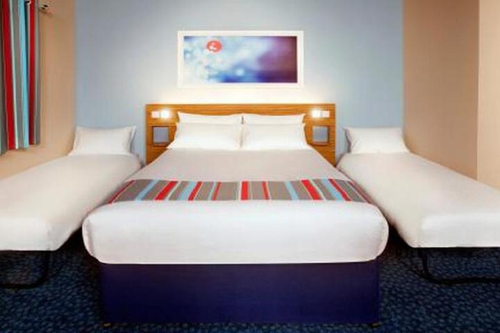 Room 4 of 9