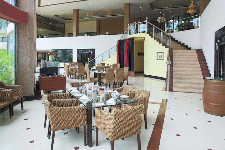 Dining 5 of 7