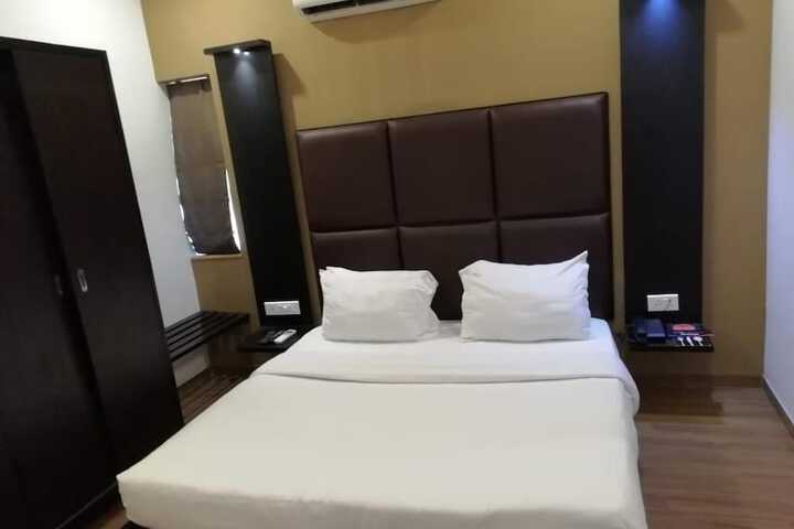 Room 13 of 66