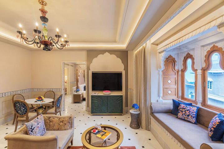 Room 23 of 84