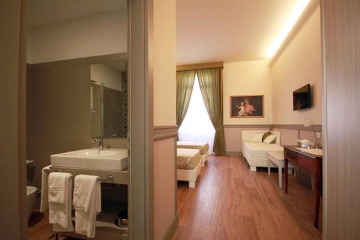Room 4 of 180