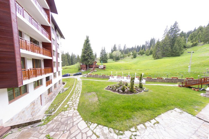 Hotel Exterior 83 of 94