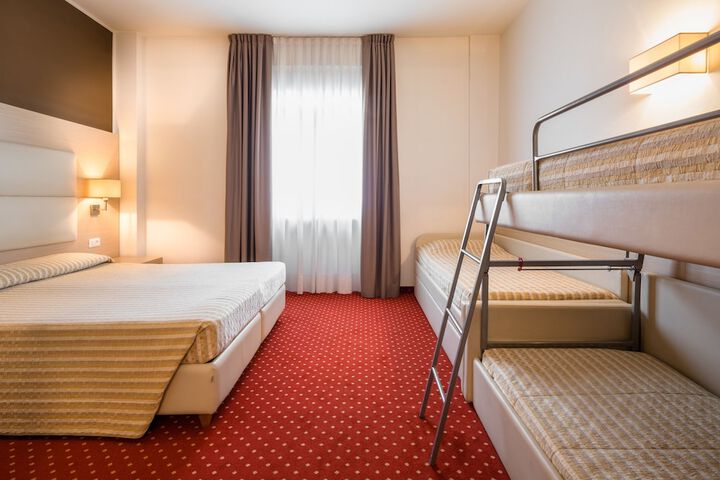 Room 8 of 41