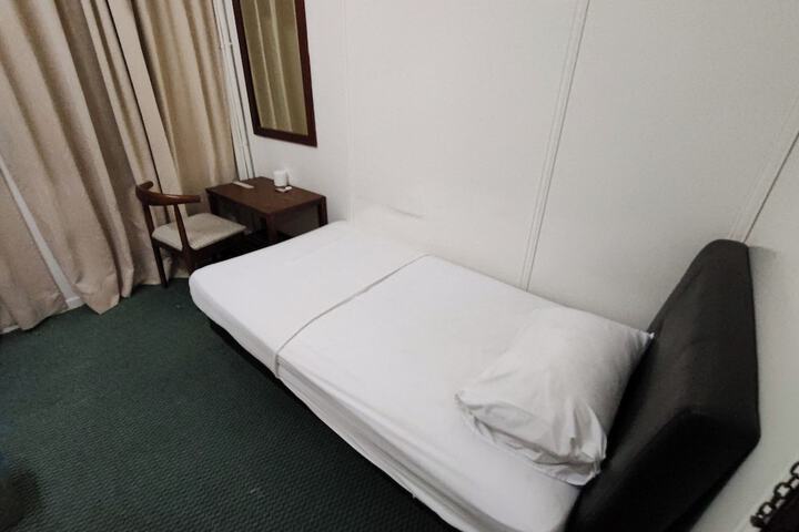 Room 33 of 68